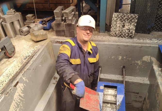 Servis chladicích kapalin, čištění CNC strojů - Fina Oleje